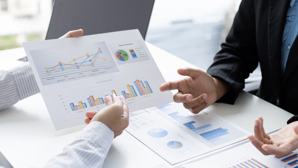 Predictive Risk Models 2026: How Merchants Use Behavioural, Device & Payment Graph Data to Prevent Fraud Before Checkout Predictive risk analytics 2026 visual showing behavioural, device, and payment-graph data predicting fraud before checkout